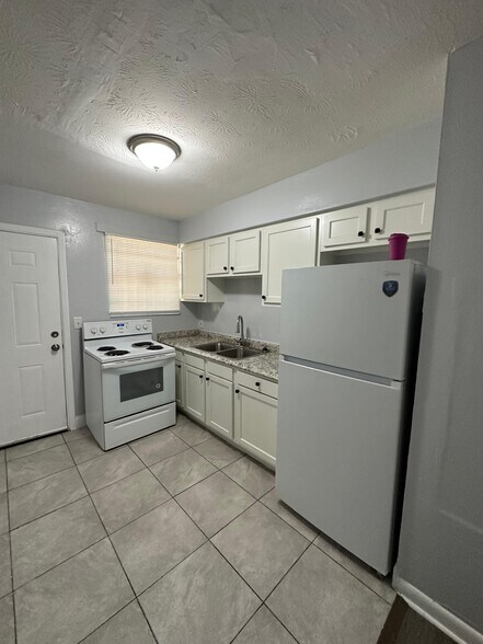 Building Photo - 1625 W 26th St