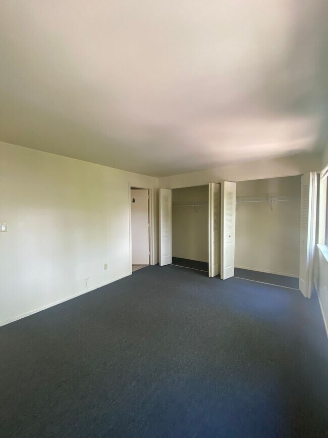 Building Photo - Nittany Avenue, East-255