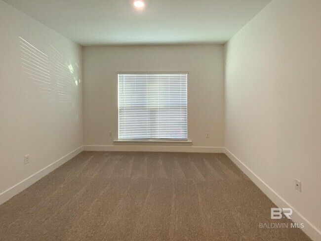 Building Photo - 510 Hardwood Ave