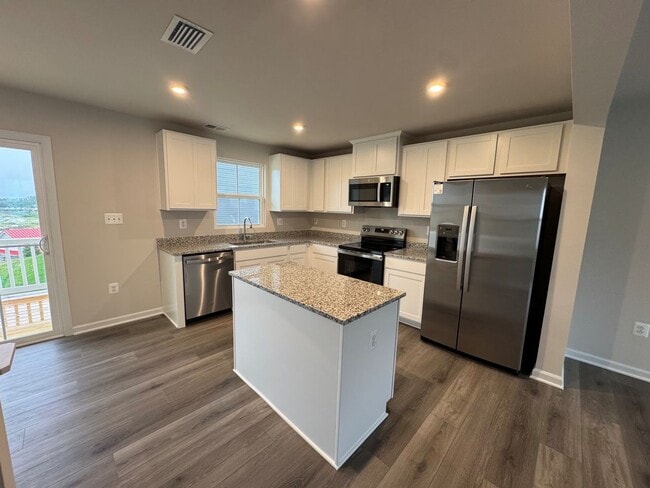 Building Photo - Brand New Townhouse, Great Location!