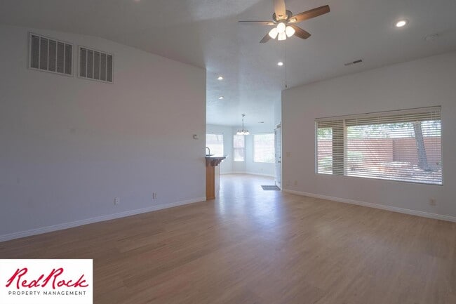 Building Photo - 4 Bedroom in Amber Estates - Newer LVP Flooring throughout home!