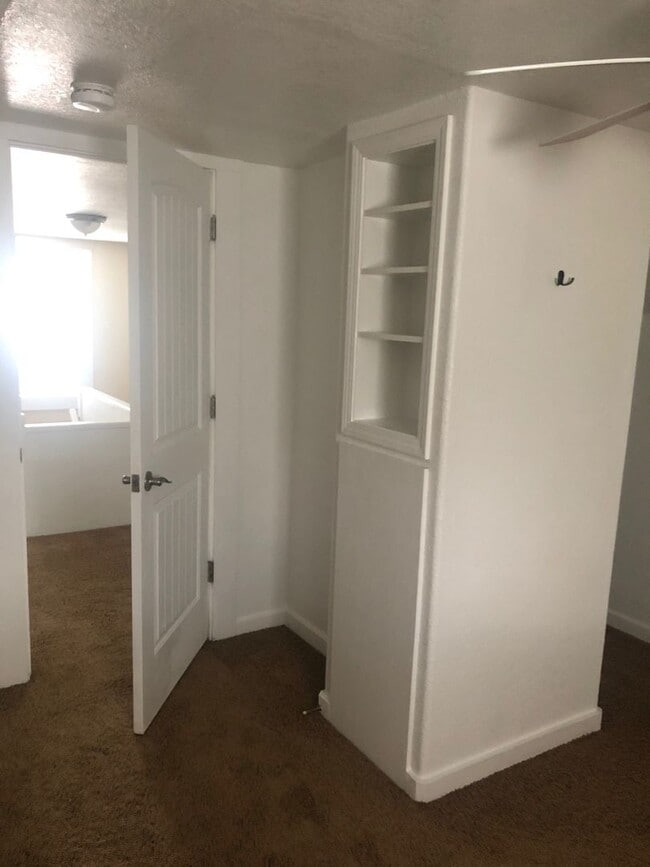 Building Photo - 3-Bedroom 1-Bath (A/C) Private Back Yard - Garage $1,875 (Albany)