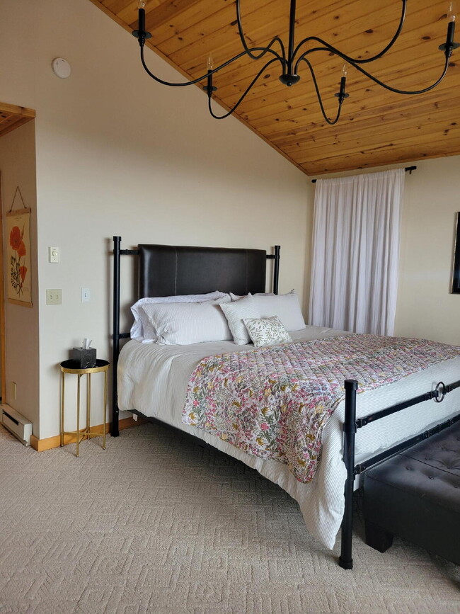 Building Photo - Furnished 3 bedroom, 3.5 bath