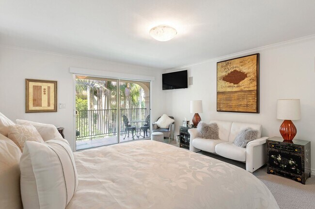 Building Photo - RARELY offered! Top floor three bedroom 2.5 bath El Escorial condo, fully furnished at East Beach.