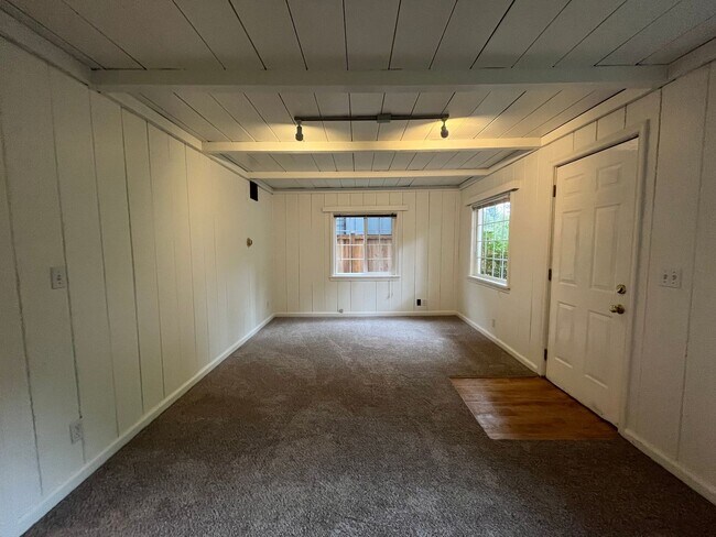 Building Photo - 2727 NE 92nd St