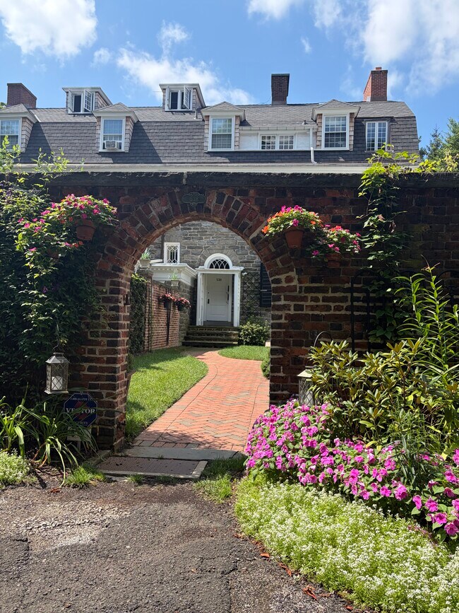 Private entrance from back of house - 7709 Cherokee St