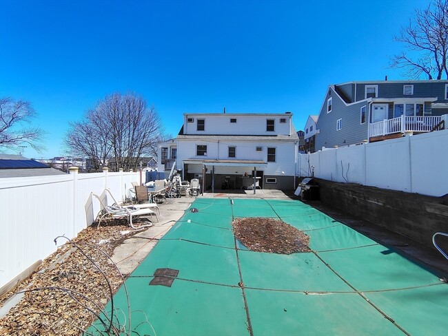 Building Photo - 74 Thurlow Ave