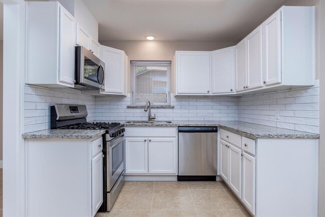 Building Photo - 24326 Pine Canyon Dr