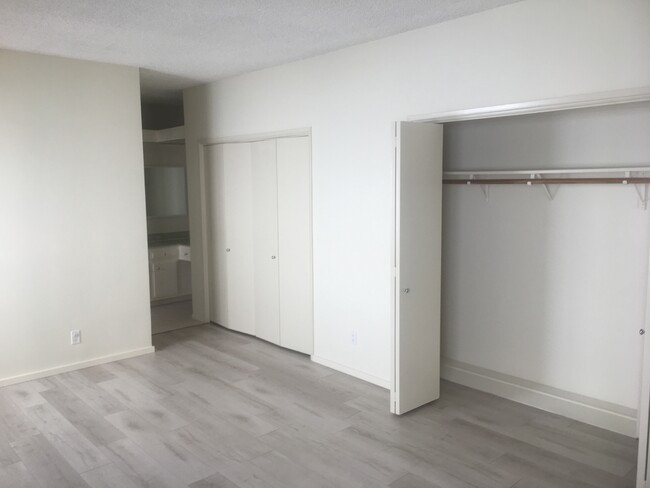 master bedroom with en suite and plenty of closet space - 11820 Mayfield Ave