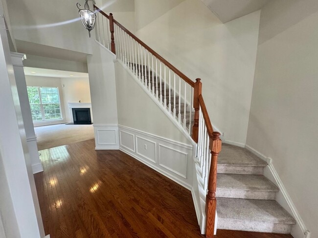 Building Photo - PRICE DROPPED! Spacious 3BR/2.5BA Townhome...