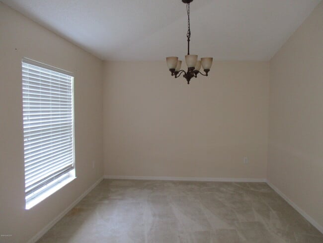 Building Photo - 142 Brescia St NE