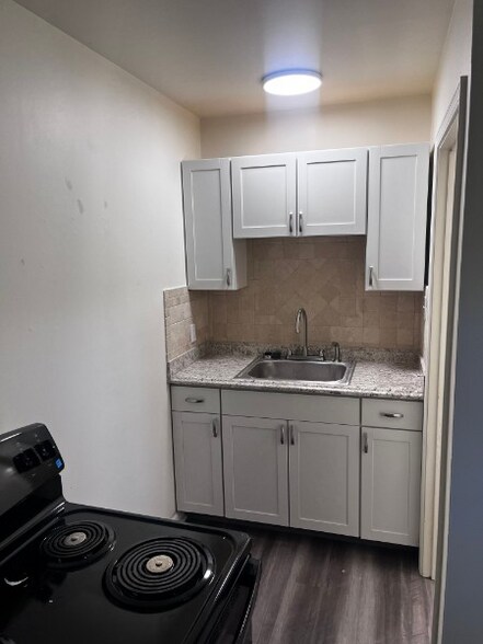 Building Photo - 2209 -2215 Highland Street