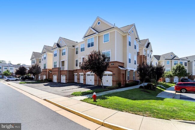 Building Photo - 23230 Milltown Knoll Square