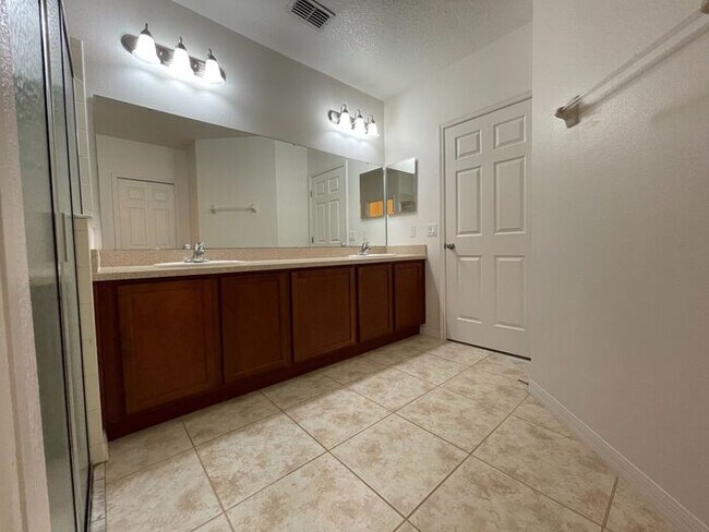 Building Photo - Bella Pointe-3641 Sail Harbor Dr Kissimmee...