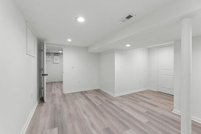 Building Photo - Newly Renovated Home - Steps Away from KU Med