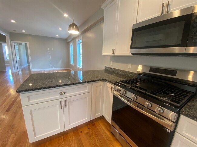 Building Photo - 17 Maywood St