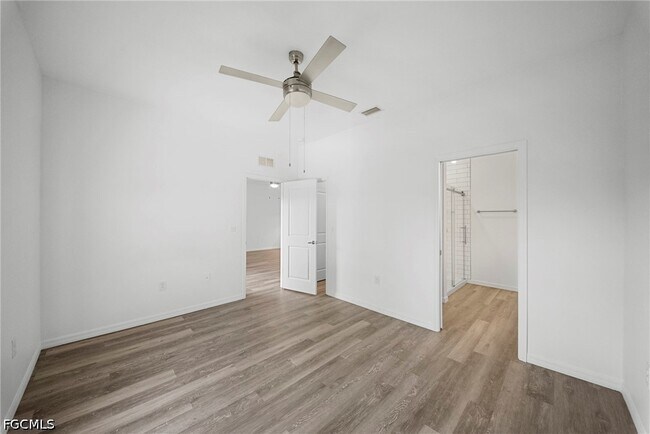 Building Photo - 26481 Sandhill Blvd