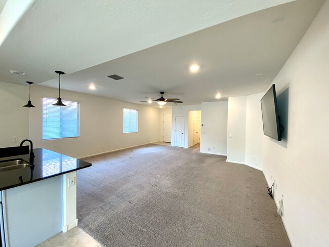 Building Photo - "Modern and contemporary 4-Bedroom/2bath H...