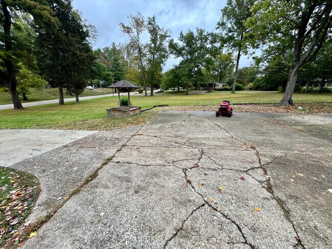 Building Photo - 200 E Glendora Dr