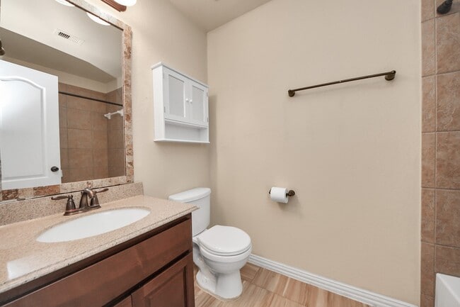 Building Photo - 7503 Amber Village Cir