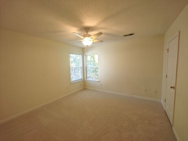 Building Photo - 2625 Piney Ridge Dr