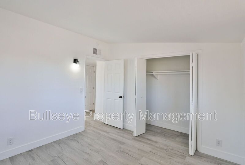 Building Photo - 621 S California St