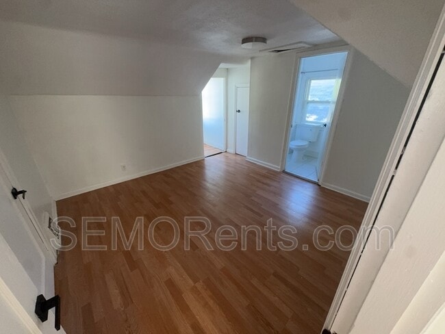 Building Photo - 6740 Robbins Ave