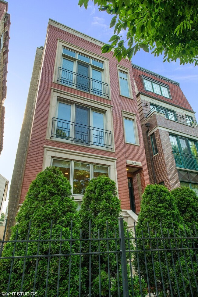Building Photo - 1036 N Wolcott Ave