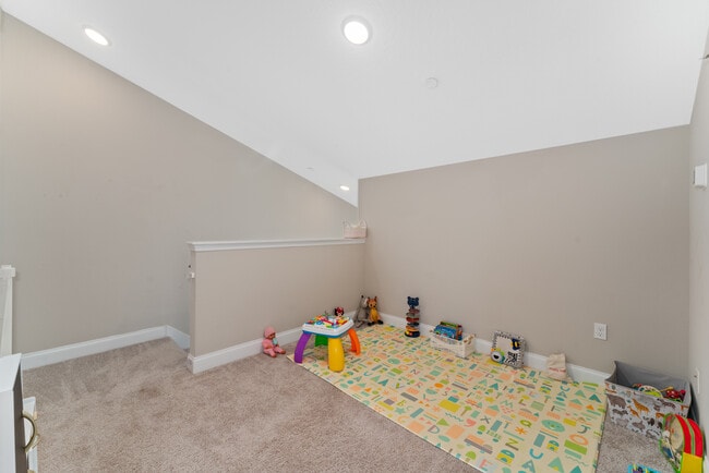 Building Photo - 115 E Concord St