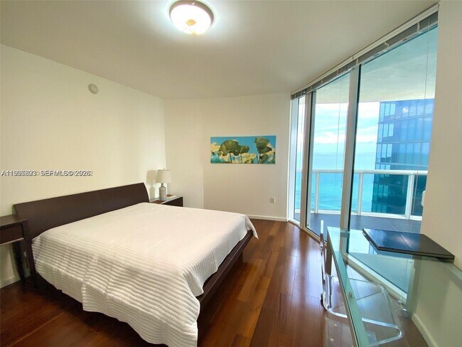 Building Photo - 17201 Collins Ave