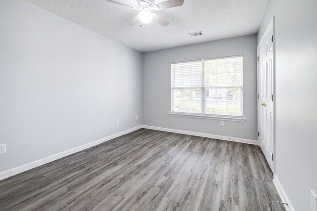 Building Photo - Spacious & Beautifully Maintained 5BR/3BA ...