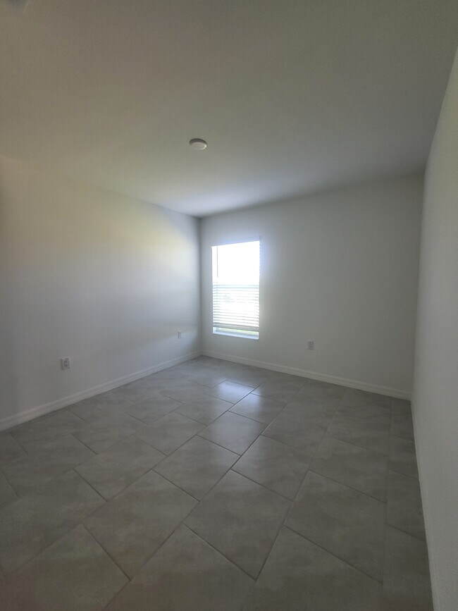 Building Photo - 1204 NW 13th Terrace