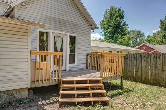 Building Photo - 4/2 bedroom house in republic