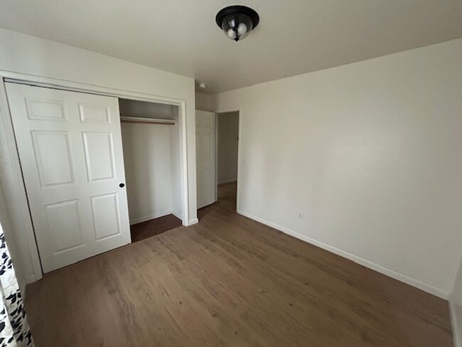 Building Photo - 3 bedroom 2 bathroom located in the El Dia...