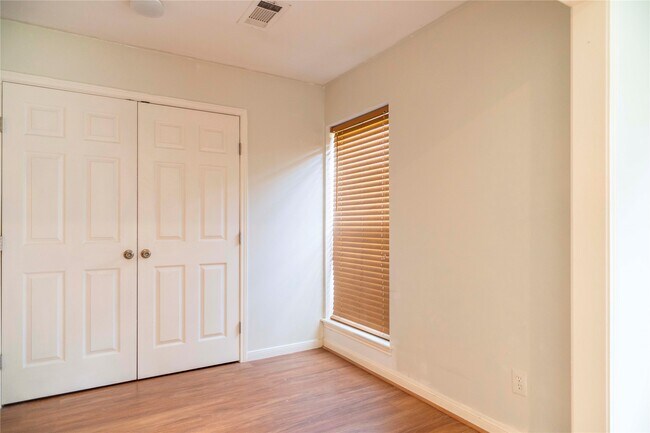 Building Photo - 8819 Hazen St
