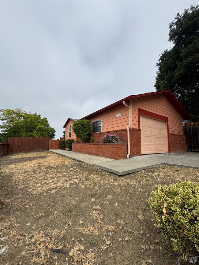 Building Photo - 2230 Redwood St