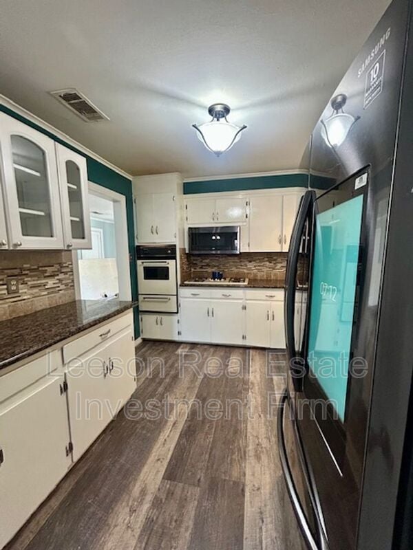 Building Photo - 3715 Greenway Pl