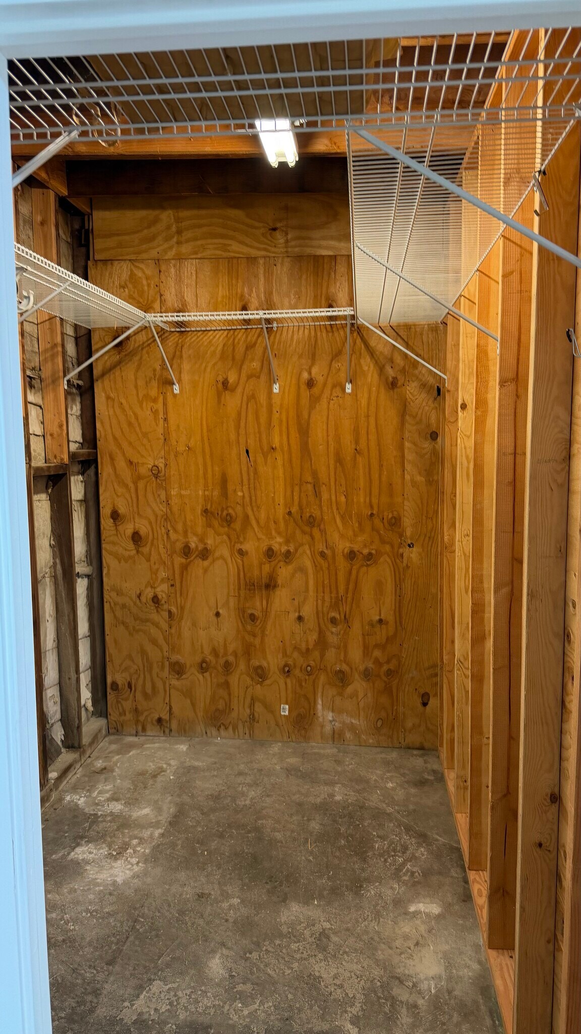 Building Photo - 4371 Overland Ave