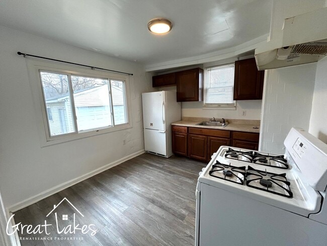 Building Photo - Lovely 3 Bedroom 2 Bathroom now available for rent!