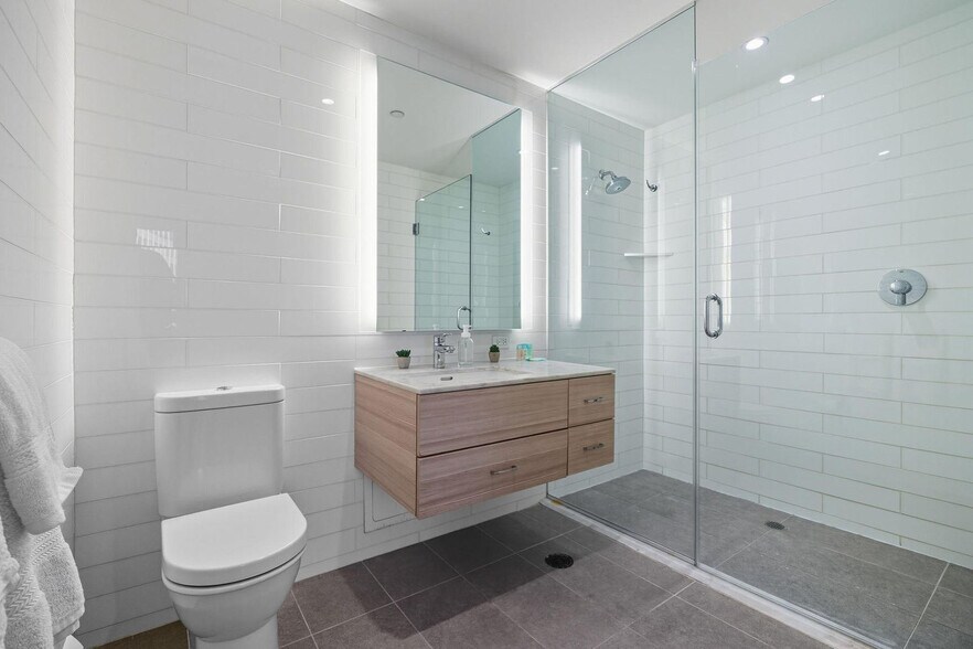 Building Photo - 84 William St