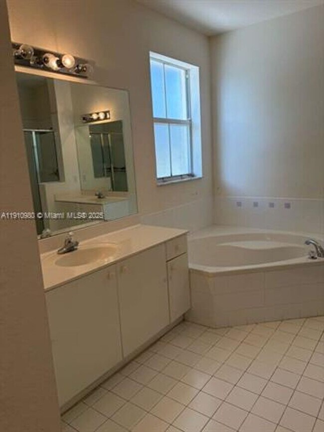 Building Photo - 8666 NW 114th Ave