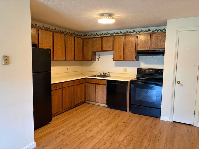 Building Photo - 904 White Cedar Blvd
