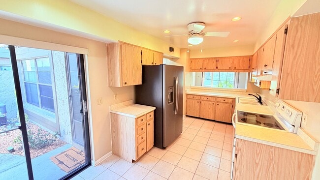 Building Photo - Beautiful 2bed/2ba Town Home in the Amazing Community of Fern Park!