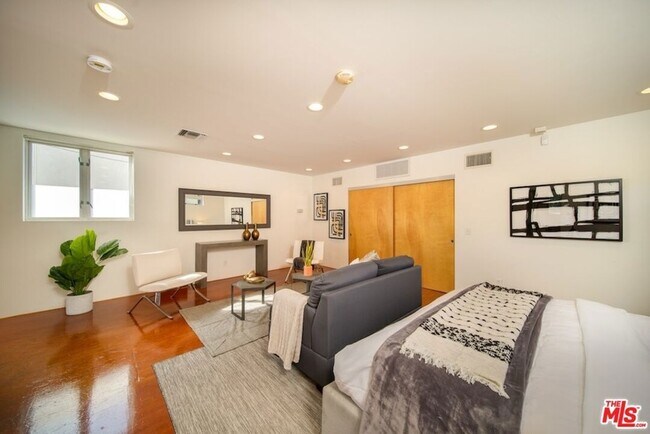 Building Photo - 46 Rose Ave