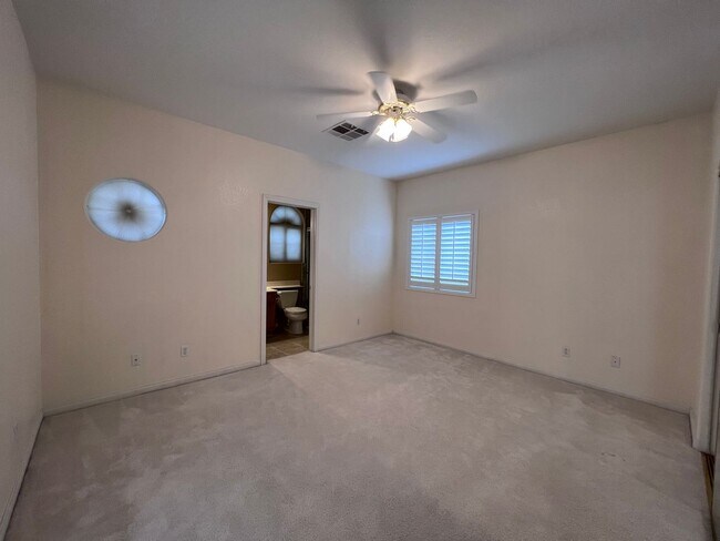 Building Photo - 678 Kentons Run Ave