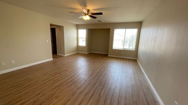 Building Photo - 2 STORY, 2,729 SQ FT HOME, 4 BEDROOMS, 3 BATHROOMS, A LOFT AND A 2 CAR GARAGE IN HENDERSON