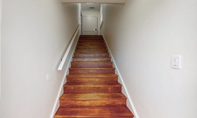 Building Photo - Pristine Neptune Beach Remodel: 2 Blocks to the Sand and Walkable to Everything!