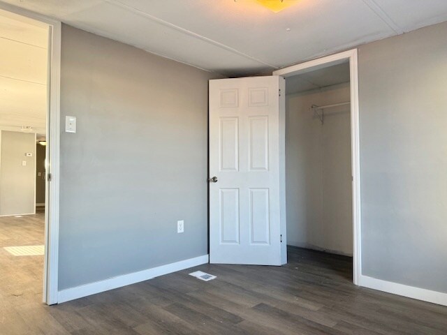 Building Photo - 203 W Conyers Ave