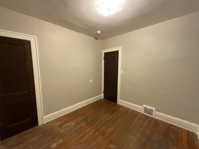 Building Photo - 10012 Greenview Ave