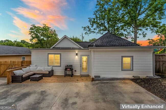 Building Photo - 620 Echo St NW